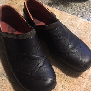 Ladies Merrill. Size 8